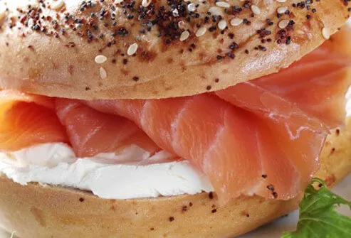 Cuando estás embarazada, lo mejor es saltarse el lox en tu bagel matutino.